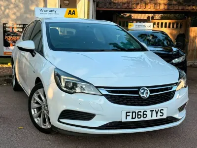Used Vauxhall Astra S 105 HP (77 kW) 2016 White Hatchback