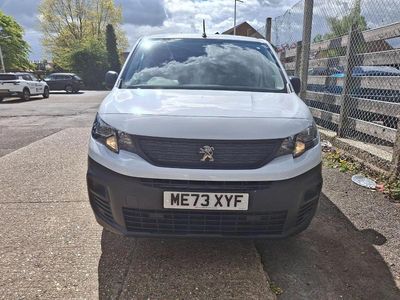 Second-hand Peugeot Partner Premium 102 CP (75 kW) 2024 Alb Monovolum