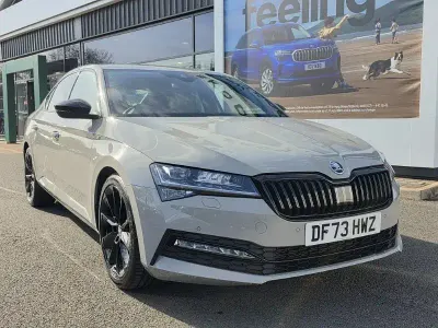 Używany Skoda Superb SportlinePlus 190 KM (139 kW) 2023 Szary Hatchback