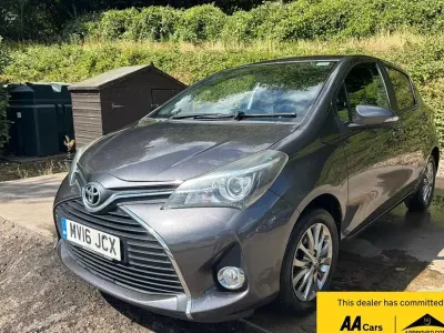 Used Toyota Yaris 99 HP (72 kW) 2016 Grey Hatchback
