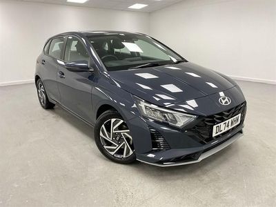 Käytetty Hyundai i20 Advanced 90 HP (66 kW) 2024 Harmaa Viistoperä