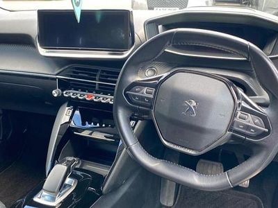Peugeot e-208
