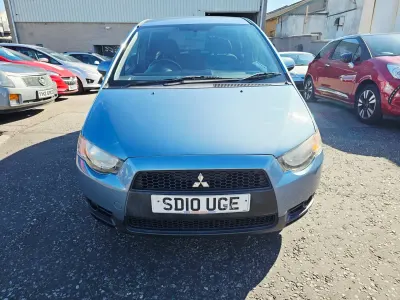 Begagnad Mitsubishi Colt 95 HK (69 kW) 2010 Blå Halvkombi