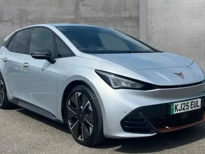 Begagnad Cupra Born e-Boost 239 kW (326 HK) 2025 Silver Halvkombi