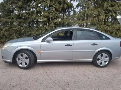 Used Vauxhall Vectra 122 HP (89 kW) 2008 Silver Hatchback