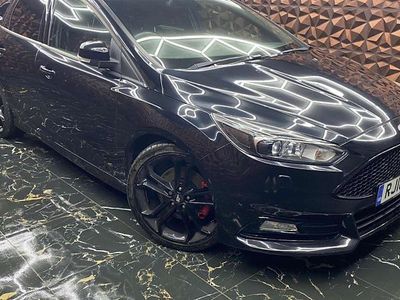 Used Ford Focus ST 185 HP (136 kW) 2016 Black Hatchback