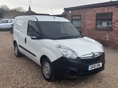 Used Vauxhall Combo 95 HP (69 kW) 2018 White MPV