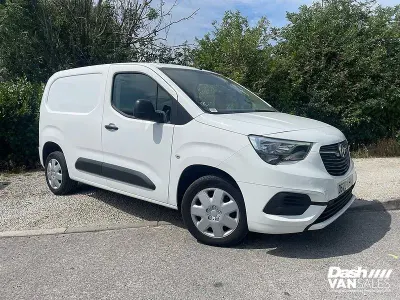 Used Vauxhall Combo Sportive 100 HP (73 kW) 2020 White MPV