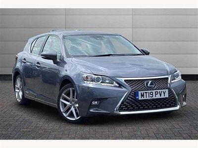 Lexus CT200h
