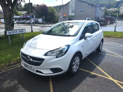 Used Vauxhall Corsa Design Edition 90 HP (66 kW) 2015 White Hatchback