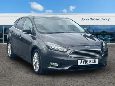 Begagnad Ford Focus Zetec 2018 Grå Halvkombi