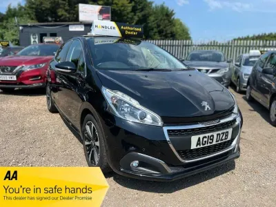 Begagnad Peugeot 208 2019 Svart Halvkombi