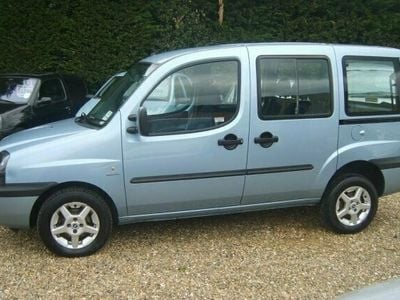 Usado Fiat Doblò 105 CV (77 kW) 2005 Monovolumen