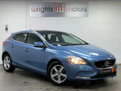 Used Volvo V40 SE 2015 Blue Hatchback