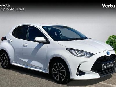 Usado Toyota Yaris Hybrid Design 116 HP (85 kW) 2026 Citadino