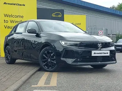 Second-hand Vauxhall Astra Design Edition 130 CP (95 kW) 2023 Negru Hatchback