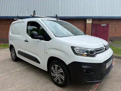 Used Citroën Berlingo Start 100 HP (73 kW) 2019 White MPV