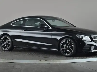 Usado Mercedes C200 AMG line 184 CV (135 kW) 2019 Negro Coupe