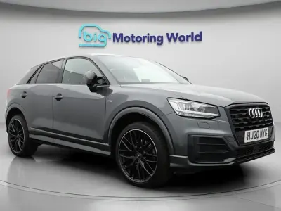 Begagnad Audi Q2 Black Edition 116 HK (85 kW) 2020 Grå SUV