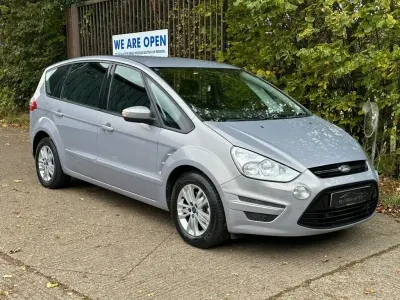 Usado Ford S-MAX Zetec 140 HP (102 kW) 2014 Prateado Monovolume