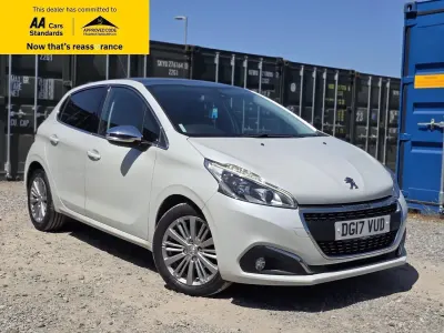Used Peugeot 208 Allure 110 HP (80 kW) 2017 White Hatchback