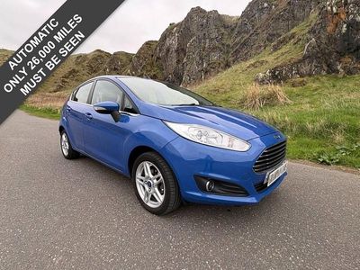 Usado Ford Fiesta Zetec 105 HP (77 kW) 2013 Azul Citadino