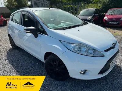 Used Ford Fiesta Zetec 2010 White Hatchback