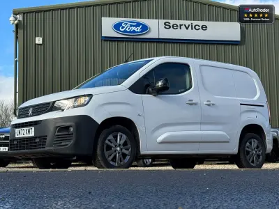 Begagnad Peugeot Partner Premium 2022 Vit Minibuss