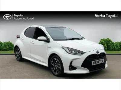 Used Toyota Yaris Hybrid Design 113 HP (83 kW) 2021 White Hatchback