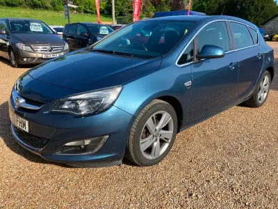 Używany Vauxhall Astra Family 2013 Niebieski Hatchback