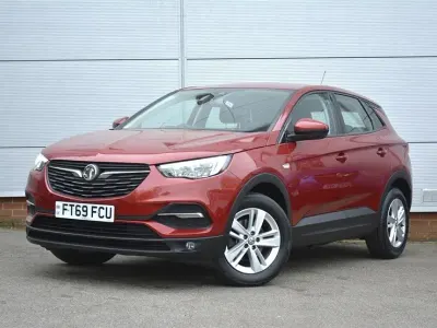 Używany Vauxhall Grandland X S 130 KM (95 kW) 2020 Czerwony SUV