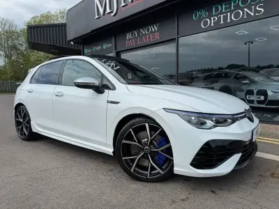 Second-hand VW Golf VIII R 320 CP (235 kW) 2023 Alb Hatchback