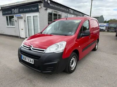 Używany Citroën Berlingo 75 KM (55 kW) 2017 Czerwony Minivan