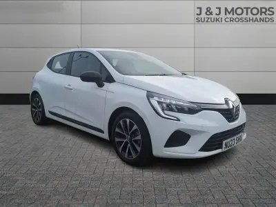 Used Renault Clio Evolution 2023 White Hatchback