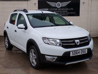 Used Dacia Sandero Lauréate 2014 White Hatchback