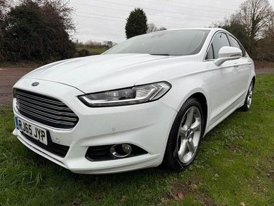 Used Ford Mondeo Titanium 180 HP (132 kW) 2016 White Hatchback