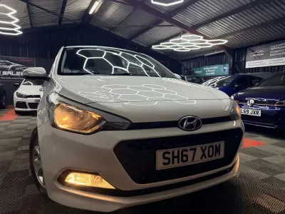 Begagnad Hyundai i20 SE 84 HK (61 kW) 2017 Vit Halvkombi