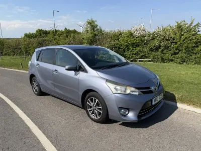 Used Toyota Verso 2013 Blue MPV