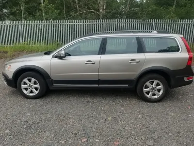 Used Volvo XC70 163 HP (119 kW) 2011 Gold Estate