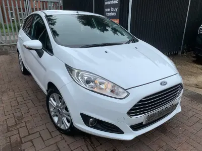 Used Ford Fiesta Zetec 2014 White Hatchback
