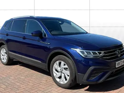 Begagnad VW Tiguan Allspace Life 150 HK (110 kW) 2022 Blå SUV
