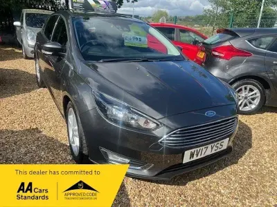Begagnad Ford Focus Titanium 125 HK (91 kW) 2017 Grå Halvkombi