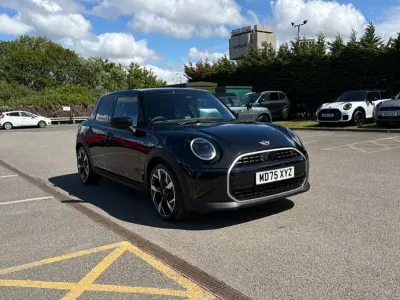 Used Mini Cooper S Hatch 201 HP (147 kW) 2025 Black Hatchback