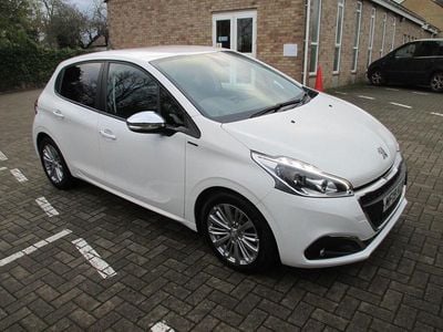 White Used 2019 Peugeot 208 Signature Sky Hatchback | £7,991 (Super price)