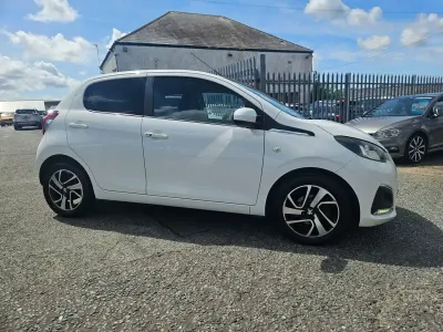 Used Peugeot 108 Allure 82 HP (60 kW) 2015 White Hatchback