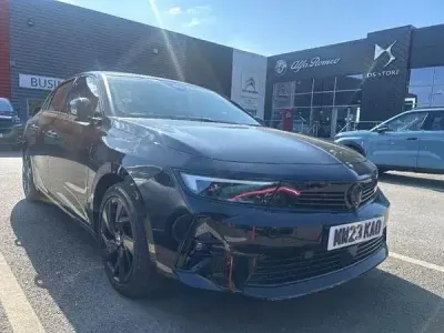 Begagnad Vauxhall Astra 130 HK (95 kW) 2023 Svart Halvkombi