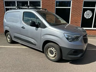 Usado Vauxhall Combo Edition 2021 Gris Monovolumen
