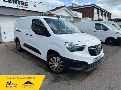 Used Vauxhall Combo 100 HP (73 kW) 2021 White MPV