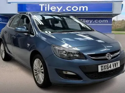 Used Vauxhall Astra Excite 115 HP (84 kW) 2014 Blue Hatchback
