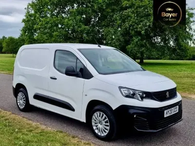 Begagnad Peugeot Partner 131 HK (96 kW) 2020 Vit Minibuss